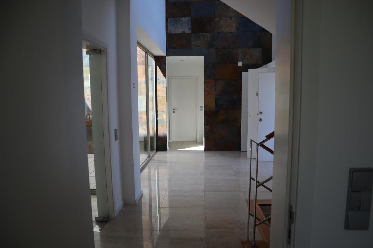 Villa Dos Salgados, 5Bdr, Beach Front, Near Salgados Golf Club Гия Екстериор снимка