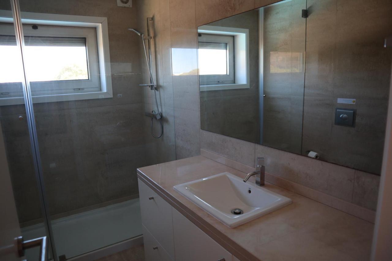 Villa Dos Salgados, 5Bdr, Beach Front, Near Salgados Golf Club Гия Екстериор снимка