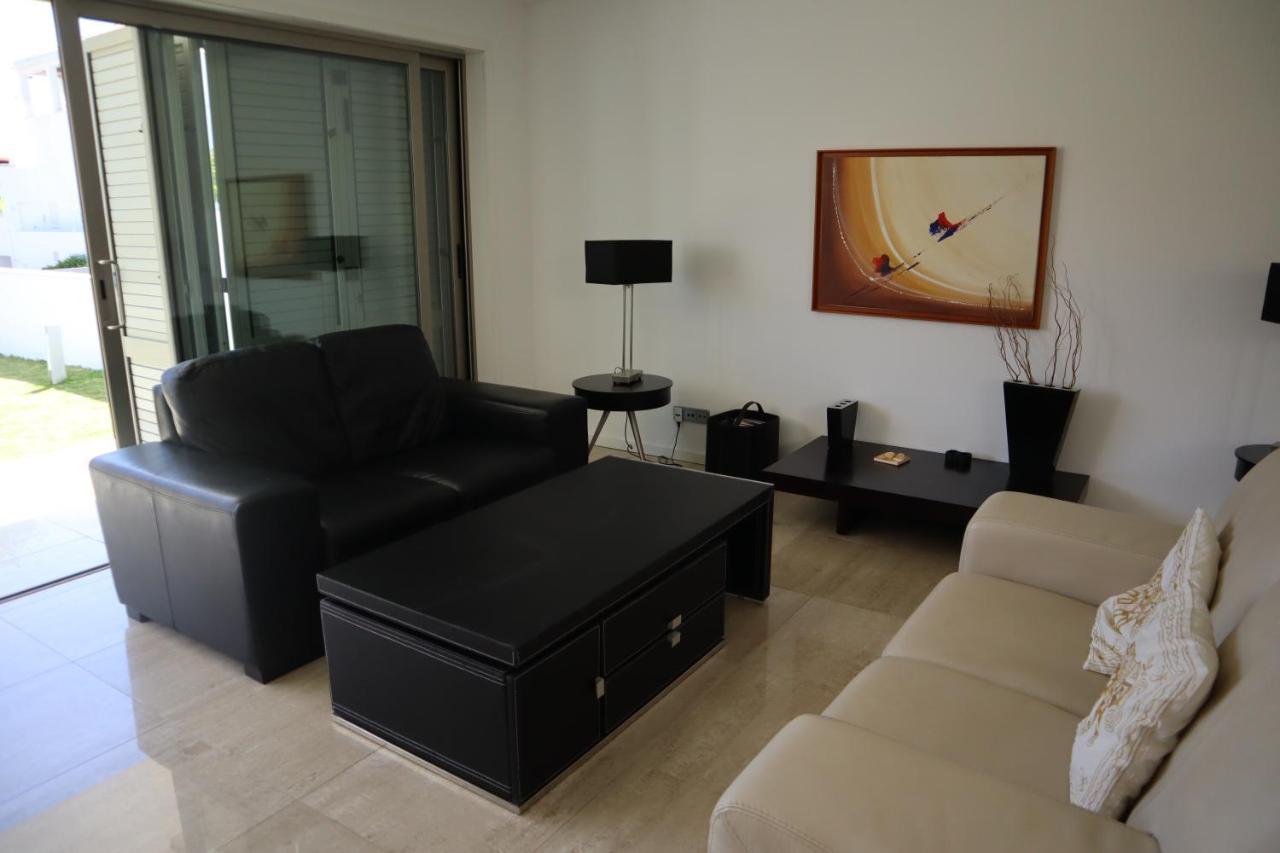 Villa Dos Salgados, 5Bdr, Beach Front, Near Salgados Golf Club Гия Екстериор снимка