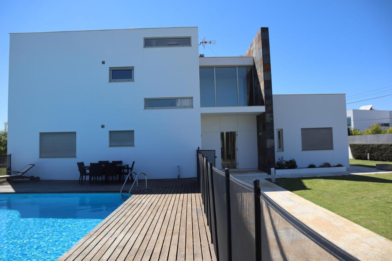 Villa Dos Salgados, 5Bdr, Beach Front, Near Salgados Golf Club Гия Екстериор снимка